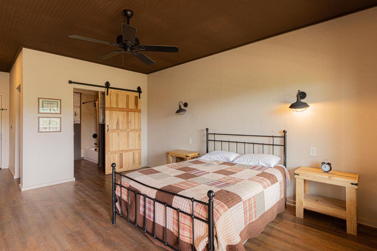 -Pet Friendly- Miners Cabin #6 - King Bed With Private Balcony Тумбстоун Екстериор снимка