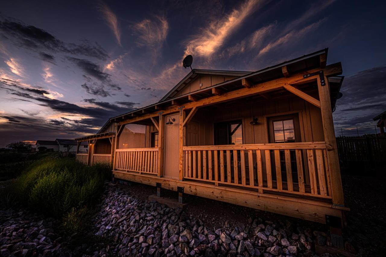 -Pet Friendly- Miners Cabin #6 - King Bed With Private Balcony Тумбстоун Екстериор снимка
