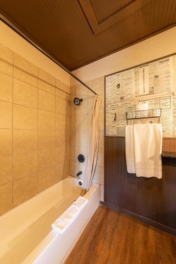 -Pet Friendly- Miners Cabin #6 - King Bed With Private Balcony Тумбстоун Екстериор снимка
