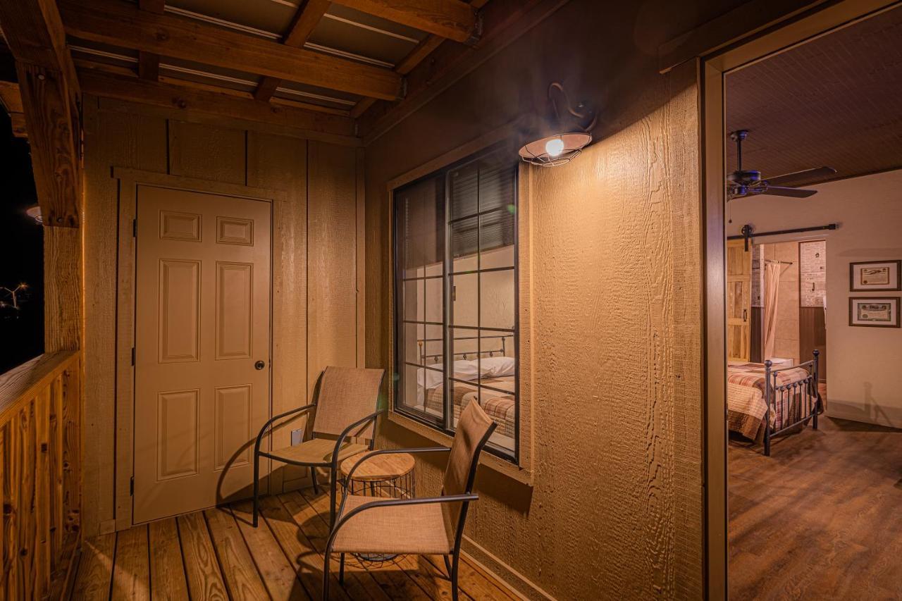 -Pet Friendly- Miners Cabin #6 - King Bed With Private Balcony Тумбстоун Екстериор снимка