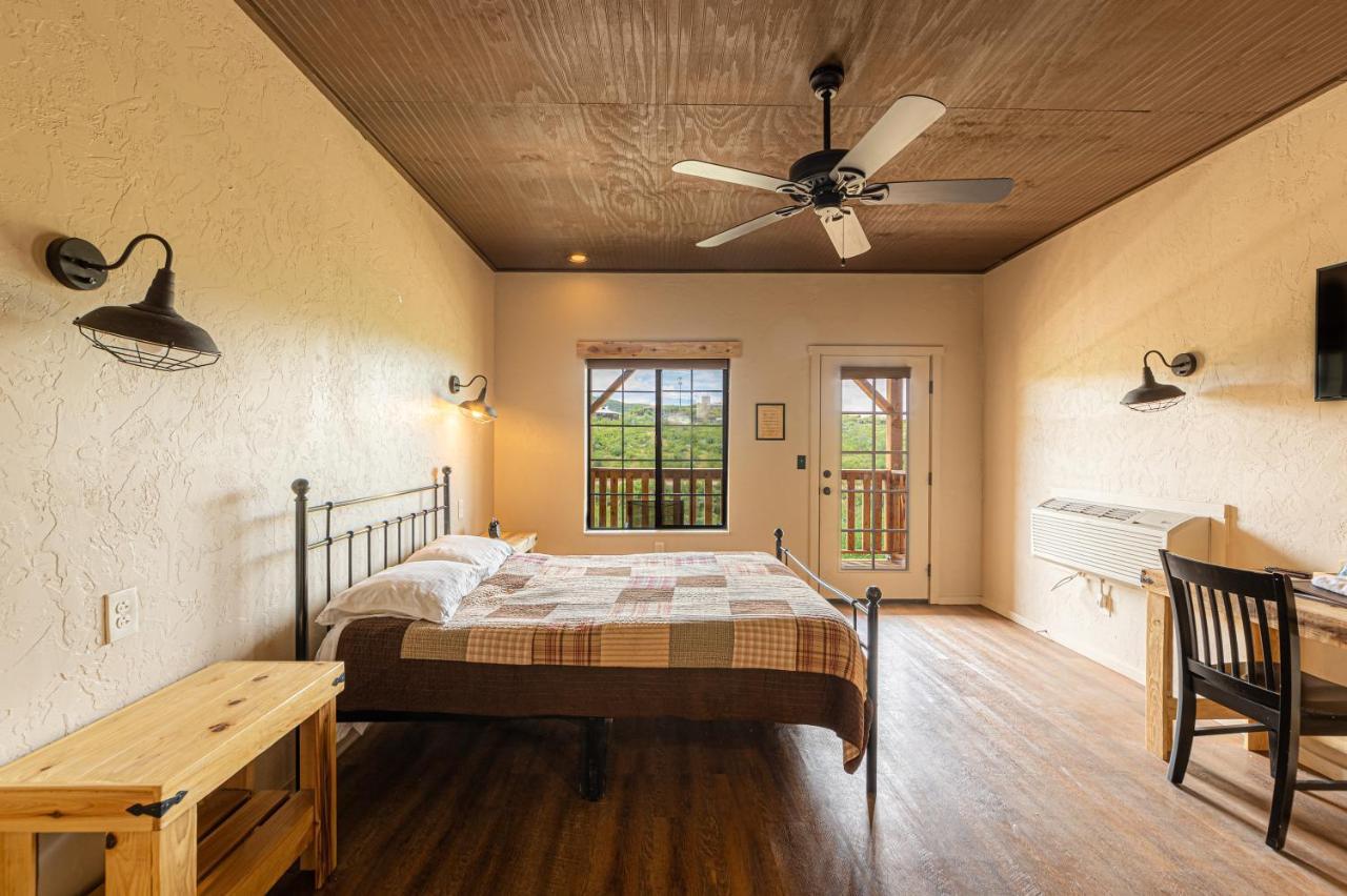 -Pet Friendly- Miners Cabin #6 - King Bed With Private Balcony Тумбстоун Екстериор снимка