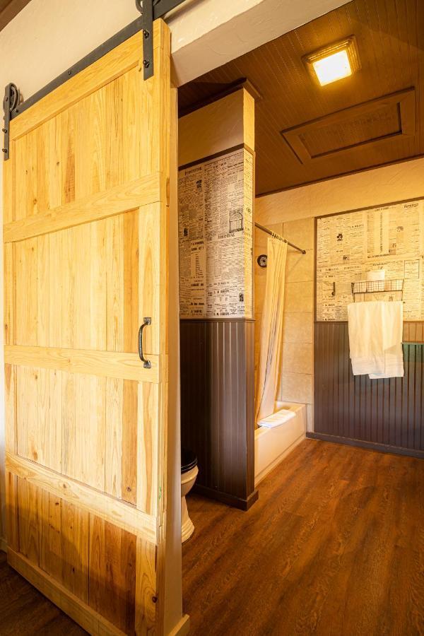 -Pet Friendly- Miners Cabin #6 - King Bed With Private Balcony Тумбстоун Екстериор снимка