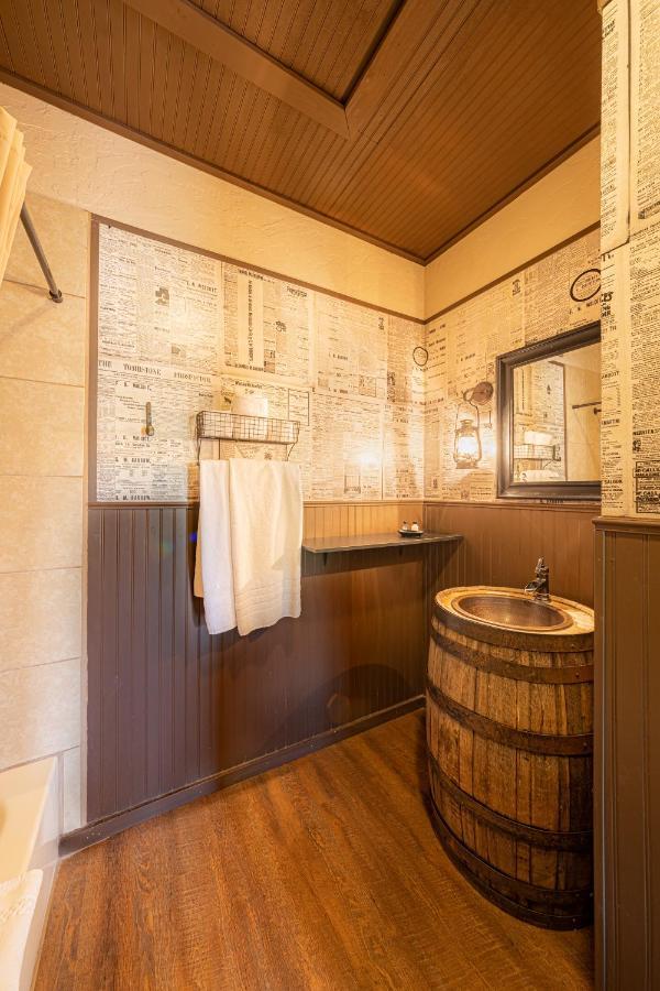 -Pet Friendly- Miners Cabin #6 - King Bed With Private Balcony Тумбстоун Екстериор снимка